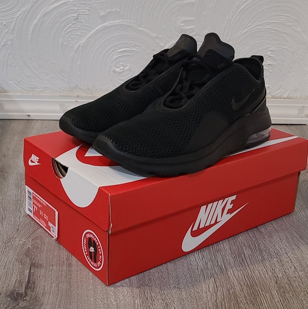 Nike Air Max Motion 2